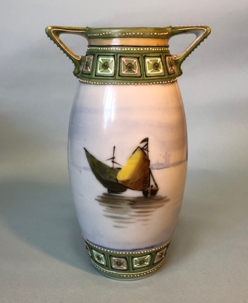 金彩帆船柄ハンドル付小花瓶